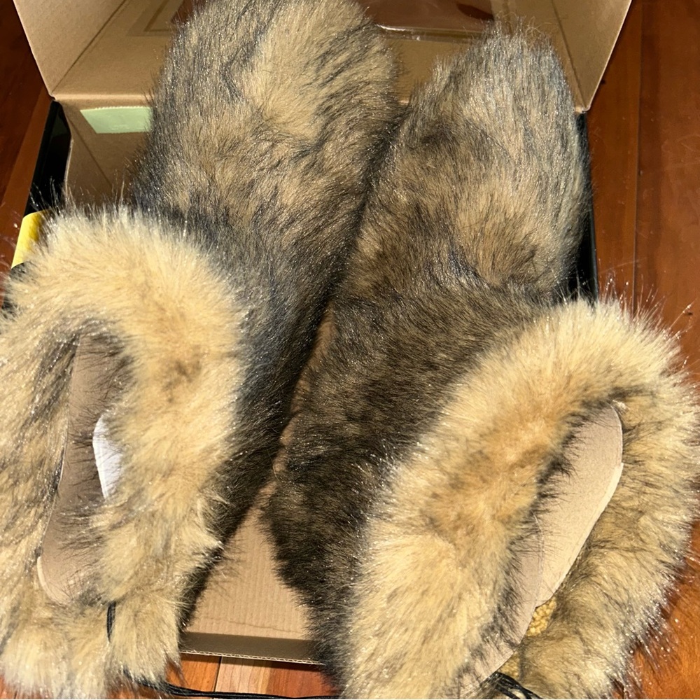 Madden NYC Womens Faux Fur Slipper Booties NWT - Picture 2 of 8